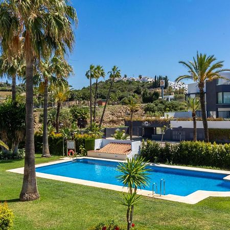 Spacious Beachfront Town House In Estepona With Fully Equipped Kitchen, Pools, Garden, Sea View Экстерьер фото