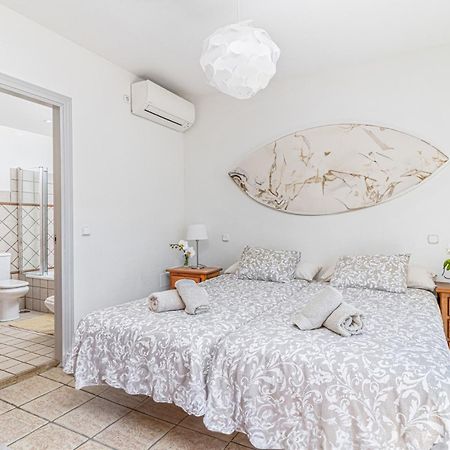 Spacious Beachfront Town House In Estepona With Fully Equipped Kitchen, Pools, Garden, Sea View Экстерьер фото
