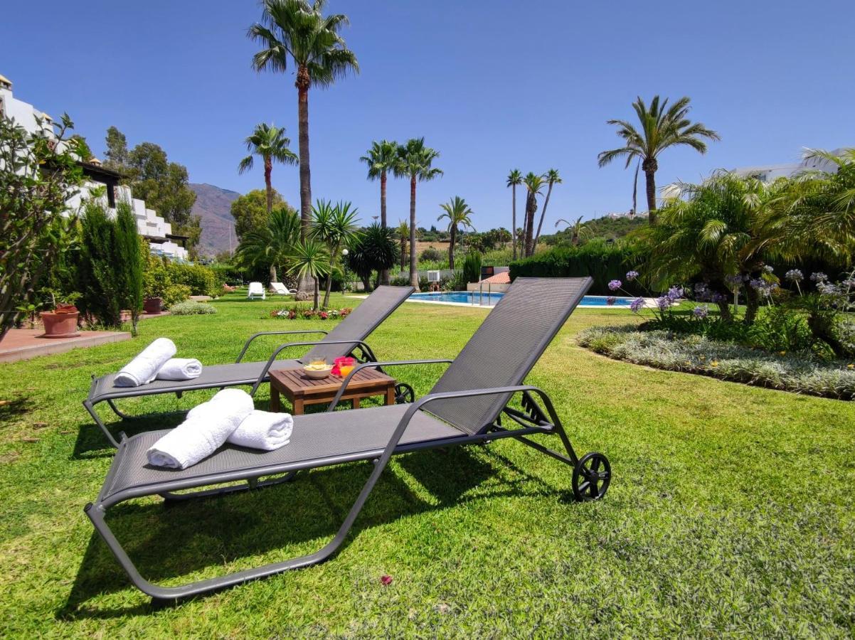 Spacious Beachfront Town House In Estepona With Fully Equipped Kitchen, Pools, Garden, Sea View Экстерьер фото