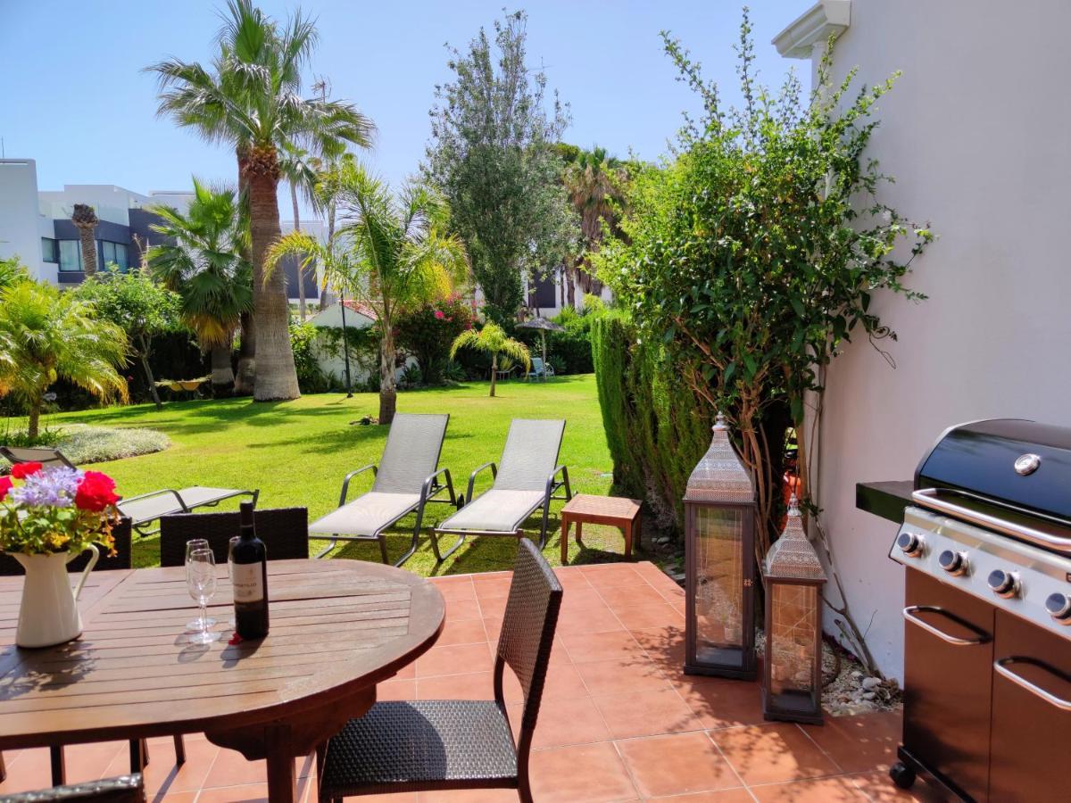 Spacious Beachfront Town House In Estepona With Fully Equipped Kitchen, Pools, Garden, Sea View Экстерьер фото
