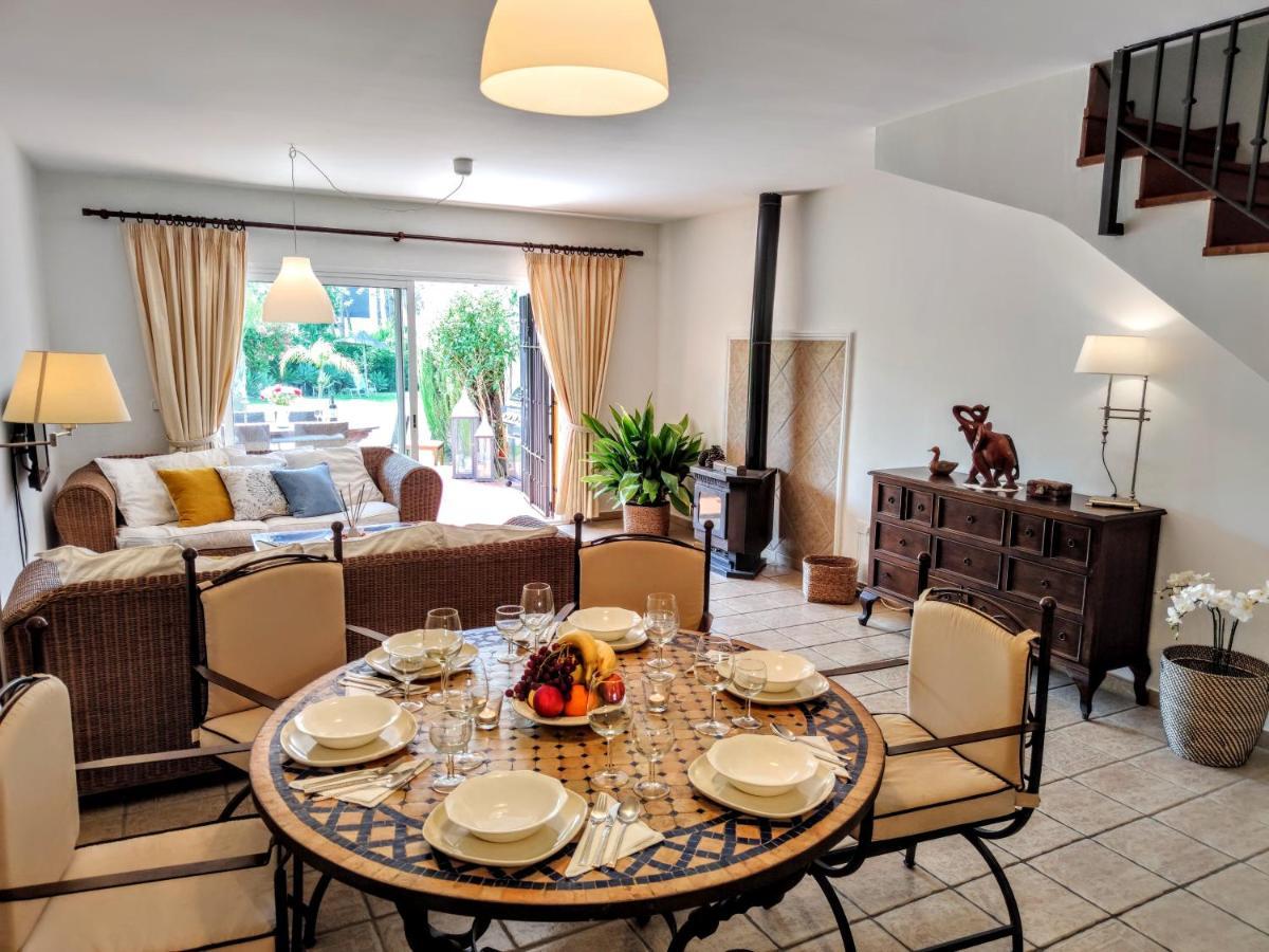 Spacious Beachfront Town House In Estepona With Fully Equipped Kitchen, Pools, Garden, Sea View Экстерьер фото