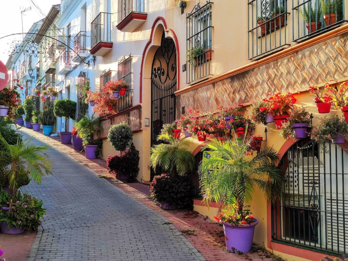 Spacious Beachfront Town House In Estepona With Fully Equipped Kitchen, Pools, Garden, Sea View Экстерьер фото