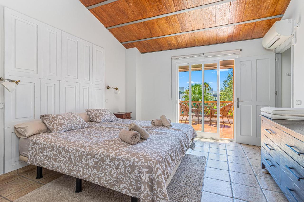 Spacious Beachfront Town House In Estepona With Fully Equipped Kitchen, Pools, Garden, Sea View Экстерьер фото