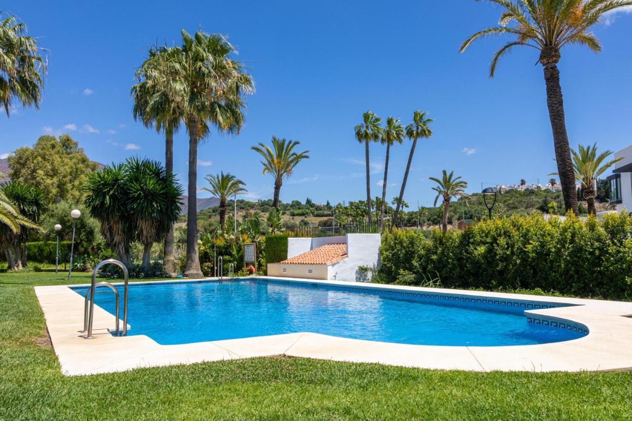 Spacious Beachfront Town House In Estepona With Fully Equipped Kitchen, Pools, Garden, Sea View Экстерьер фото