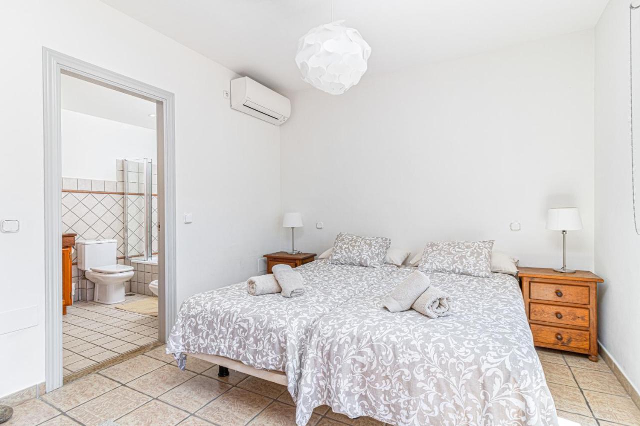 Spacious Beachfront Town House In Estepona With Fully Equipped Kitchen, Pools, Garden, Sea View Экстерьер фото