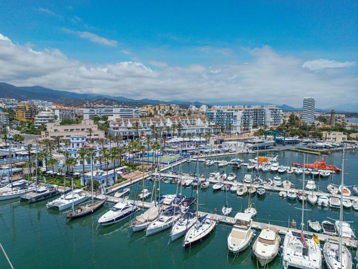 Spacious Beachfront Town House In Estepona With Fully Equipped Kitchen, Pools, Garden, Sea View Экстерьер фото