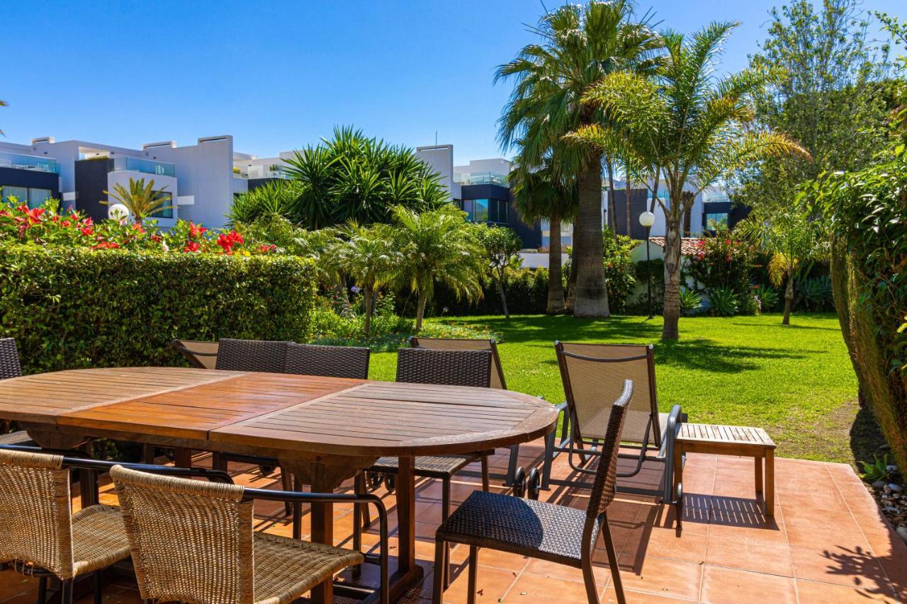 Spacious Beachfront Town House In Estepona With Fully Equipped Kitchen, Pools, Garden, Sea View Экстерьер фото