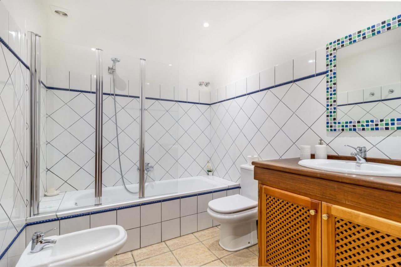 Spacious Beachfront Town House In Estepona With Fully Equipped Kitchen, Pools, Garden, Sea View Экстерьер фото