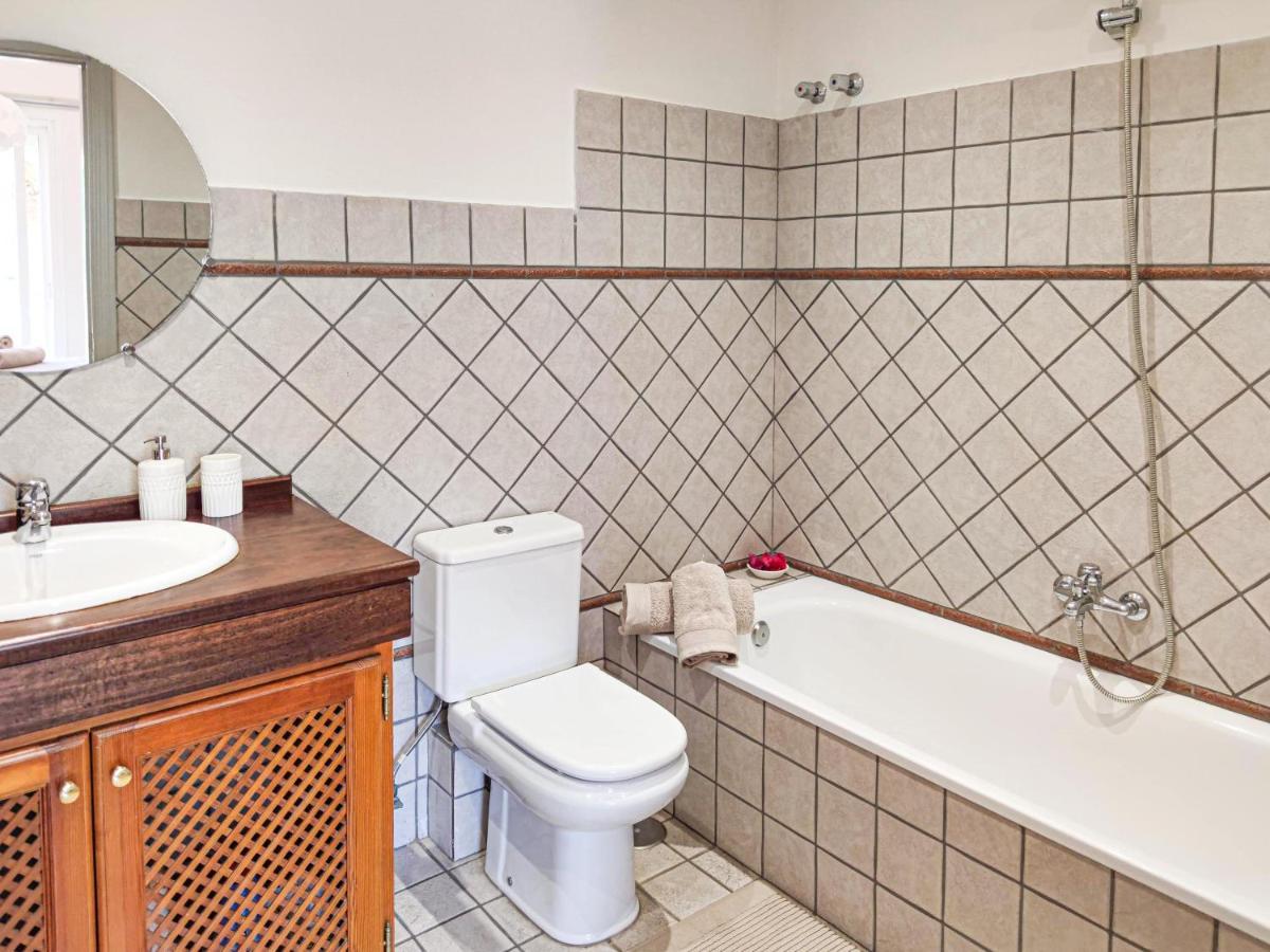 Spacious Beachfront Town House In Estepona With Fully Equipped Kitchen, Pools, Garden, Sea View Экстерьер фото