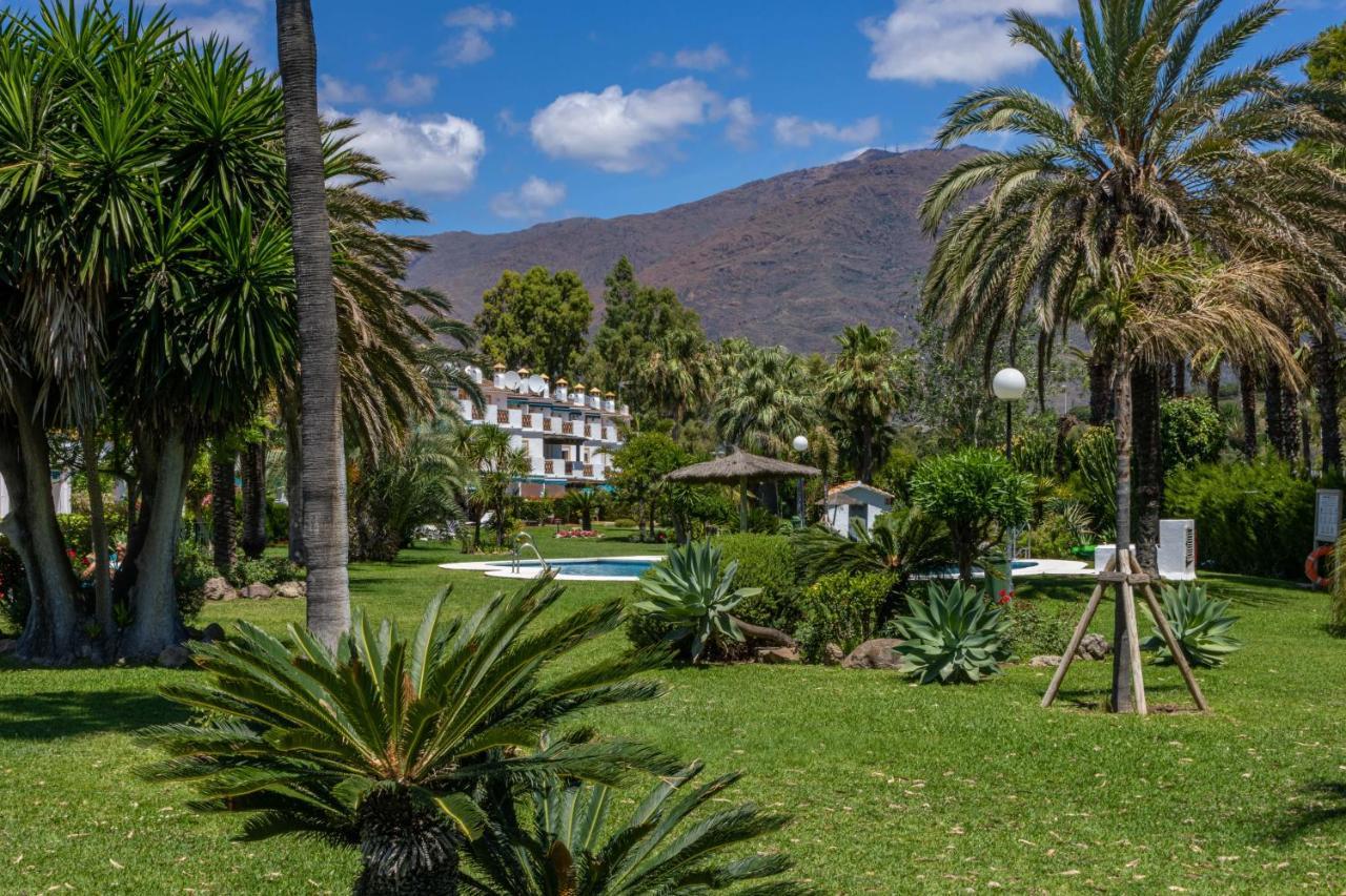 Spacious Beachfront Town House In Estepona With Fully Equipped Kitchen, Pools, Garden, Sea View Экстерьер фото